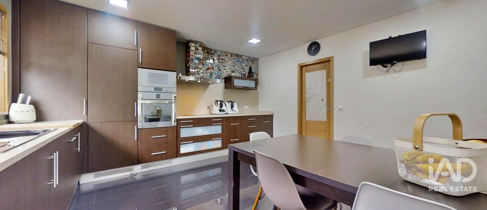 Moradia em banda T3 em Sandim, Olival, Lever e Crestuma de 184 m²