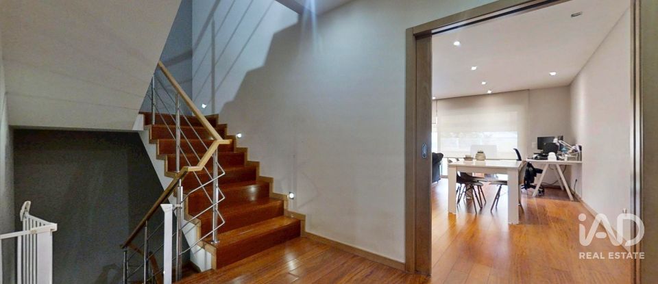 Moradia em banda T3 em Sandim, Olival, Lever e Crestuma de 184 m²