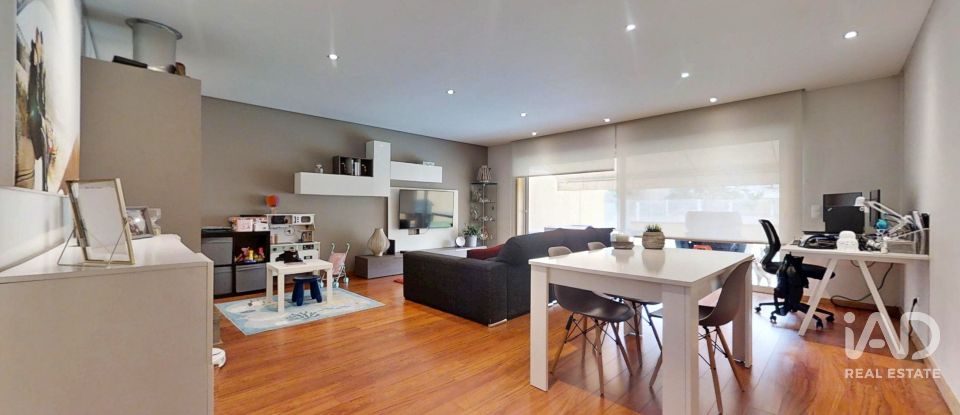 Moradia em banda T3 em Sandim, Olival, Lever e Crestuma de 184 m²