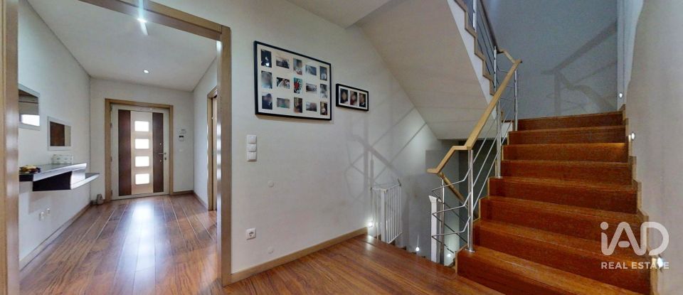 Moradia em banda T3 em Sandim, Olival, Lever e Crestuma de 184 m²