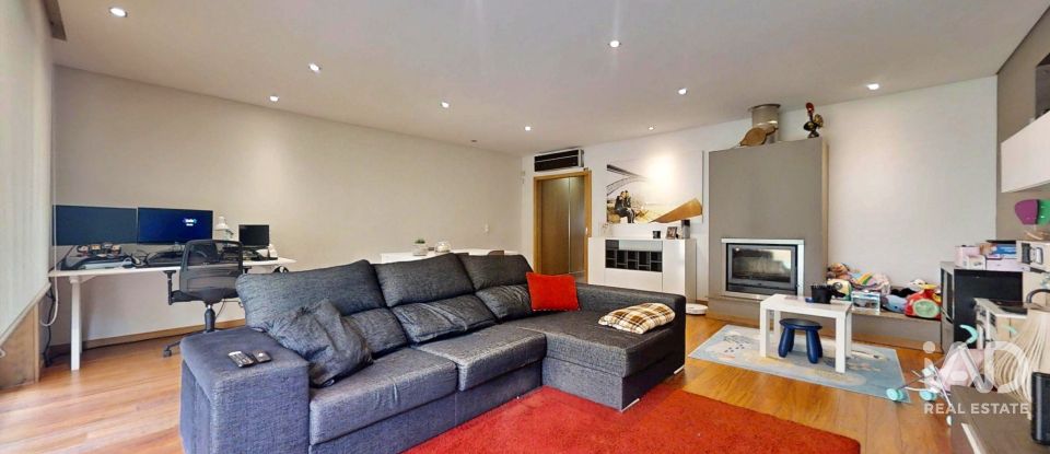 Moradia em banda T3 em Sandim, Olival, Lever e Crestuma de 184 m²