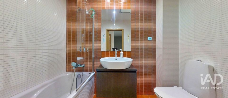 Moradia em banda T3 em Sandim, Olival, Lever e Crestuma de 184 m²