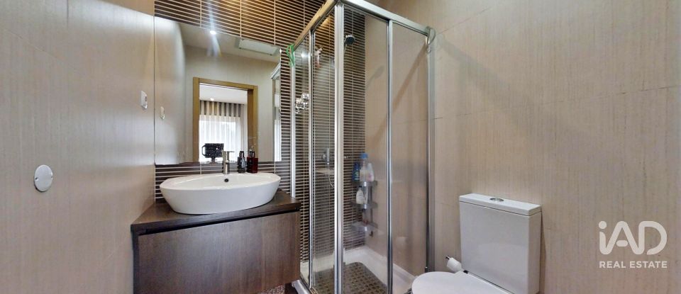 Moradia em banda T3 em Sandim, Olival, Lever e Crestuma de 184 m²