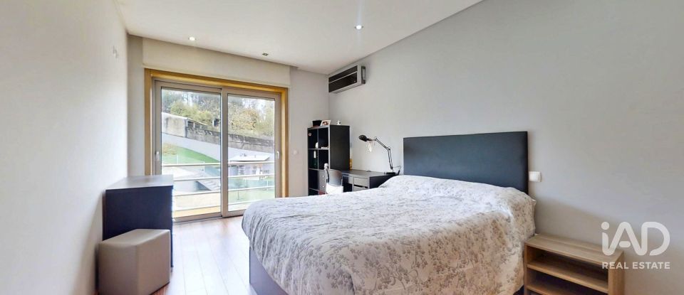 Moradia em banda T3 em Sandim, Olival, Lever e Crestuma de 184 m²