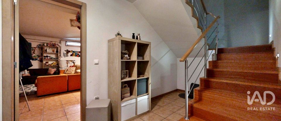 Moradia em banda T3 em Sandim, Olival, Lever e Crestuma de 184 m²