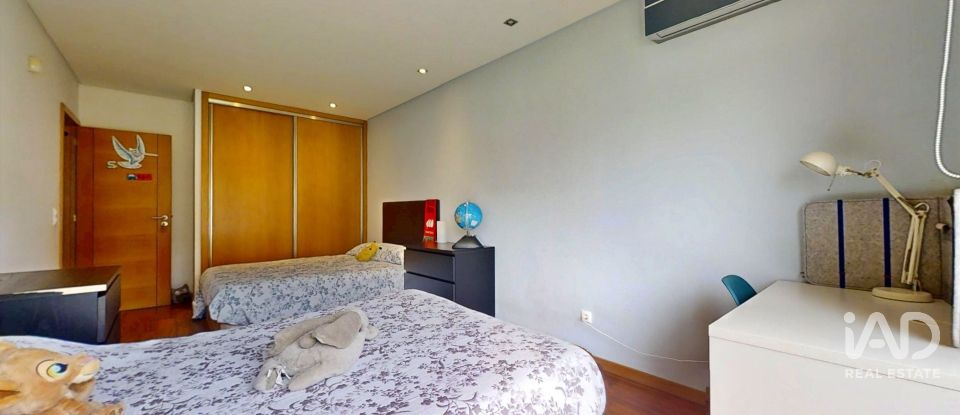 Moradia em banda T3 em Sandim, Olival, Lever e Crestuma de 184 m²