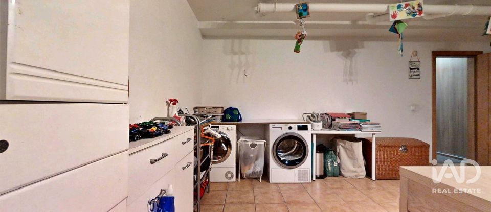 Moradia em banda T3 em Sandim, Olival, Lever e Crestuma de 184 m²