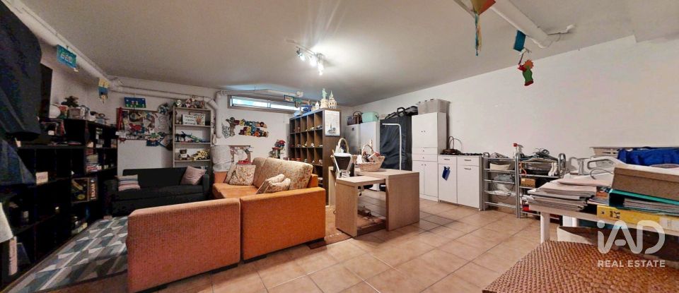 Moradia em banda T3 em Sandim, Olival, Lever e Crestuma de 184 m²