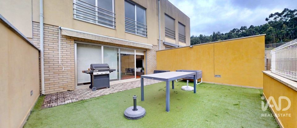 Moradia em banda T3 em Sandim, Olival, Lever e Crestuma de 184 m²