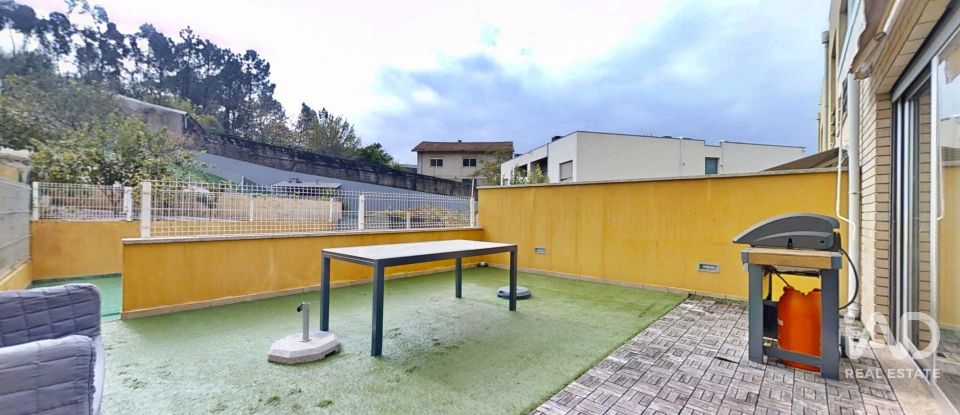 Moradia em banda T3 em Sandim, Olival, Lever e Crestuma de 184 m²