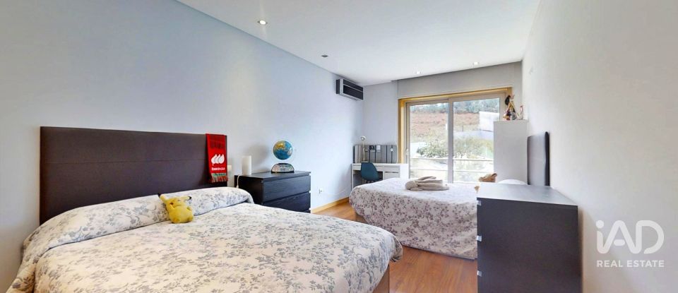 Moradia em banda T3 em Sandim, Olival, Lever e Crestuma de 184 m²