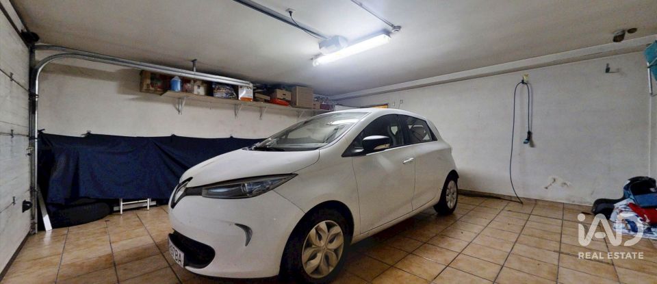 Moradia em banda T3 em Sandim, Olival, Lever e Crestuma de 184 m²