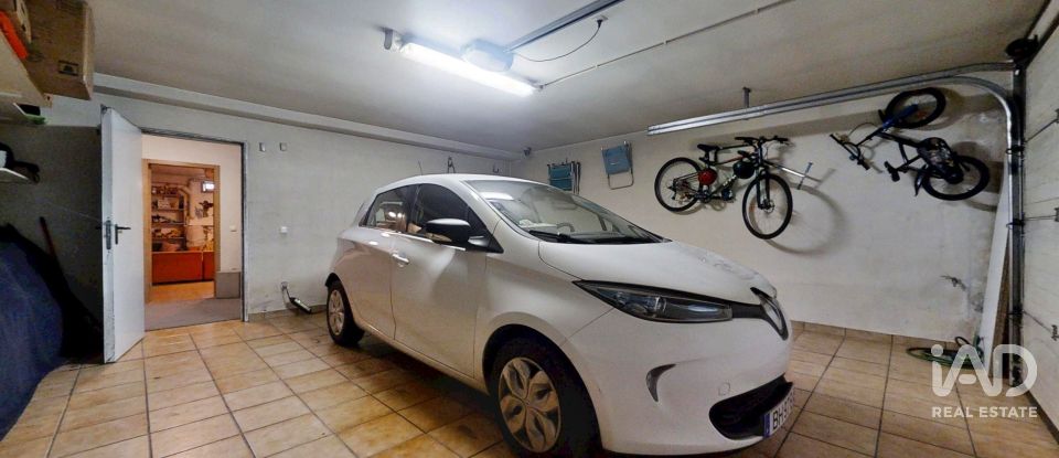 Moradia em banda T3 em Sandim, Olival, Lever e Crestuma de 184 m²