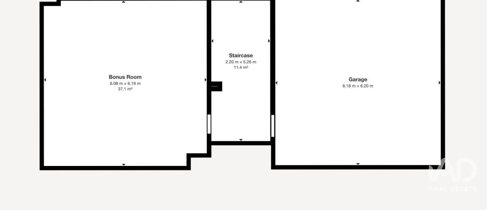 Moradia em banda T3 em Sandim, Olival, Lever e Crestuma de 184 m²