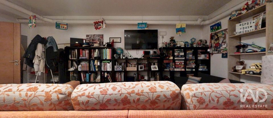 Moradia em banda T3 em Sandim, Olival, Lever e Crestuma de 184 m²