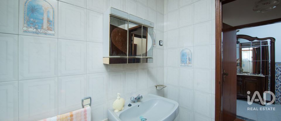 Casa de aldeia T3 em Lousã e Vilarinho de 300 m²