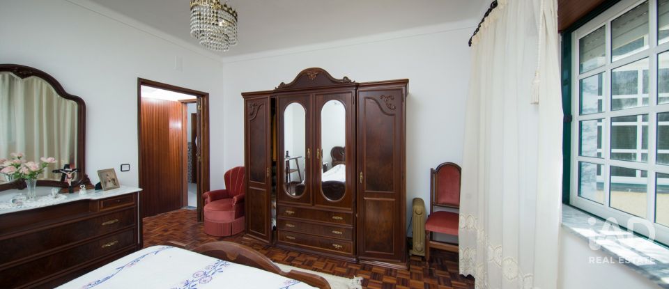 Casa de aldeia T3 em Lousã e Vilarinho de 300 m²