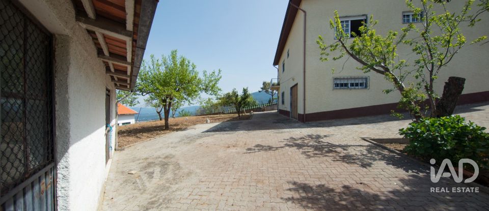 Casa de aldeia T3 em Lousã e Vilarinho de 300 m²