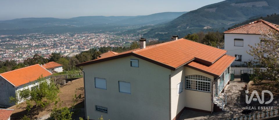 Casa de aldeia T3 em Lousã e Vilarinho de 300 m²