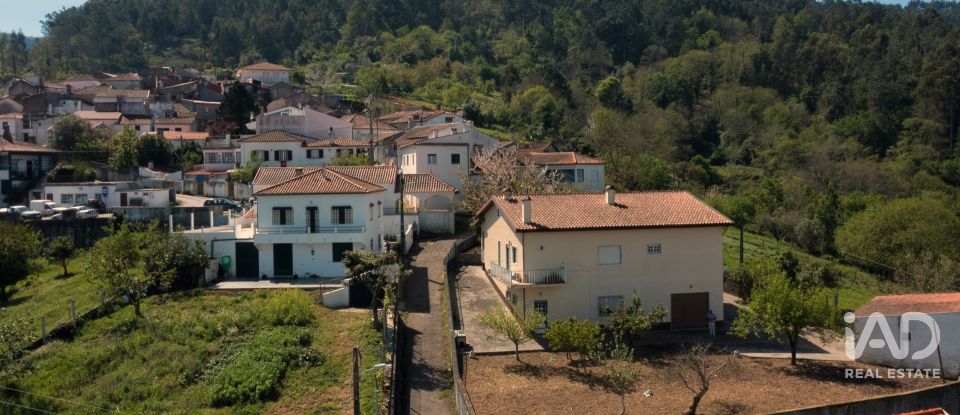 Casa de aldeia T3 em Lousã e Vilarinho de 300 m²