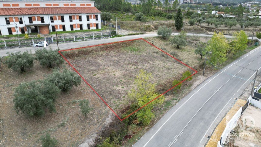 Terreno urbano em Souselas e Botão de 1 019 m²