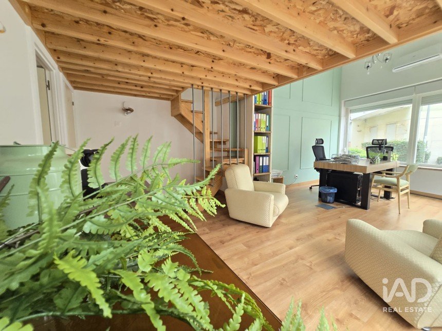 Shop / premises commercial in Santa Iria de Azoia, São João da Talha e Bobadela of 33 m²