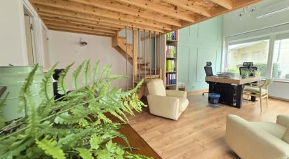 Boutique/Local commercial à Santa Iria de Azoia, São João da Talha e Bobadela de 33 m²