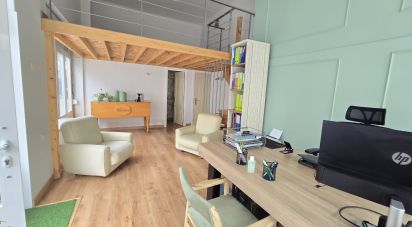 Boutique/Local commercial à Santa Iria de Azoia, São João da Talha e Bobadela de 33 m²