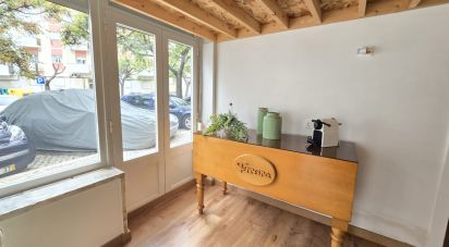 Boutique/Local commercial à Santa Iria de Azoia, São João da Talha e Bobadela de 33 m²