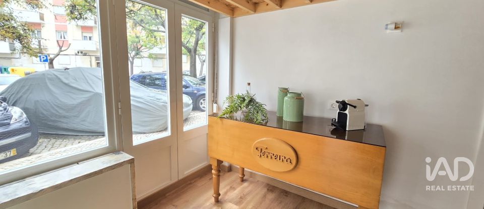 Shop / premises commercial in Santa Iria de Azoia, São João da Talha e Bobadela of 33 m²