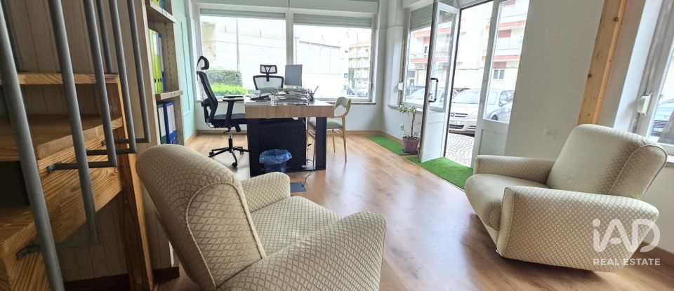 Shop / premises commercial in Santa Iria de Azoia, São João da Talha e Bobadela of 33 m²