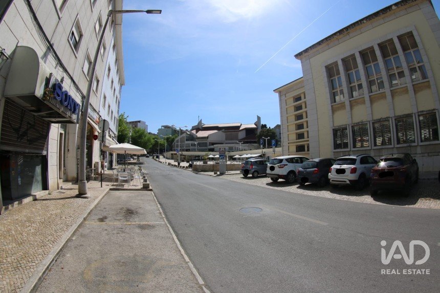 Boutique/Local commercial à Almada, Cova da Piedade, Pragal e Cacilhas de 165 m²