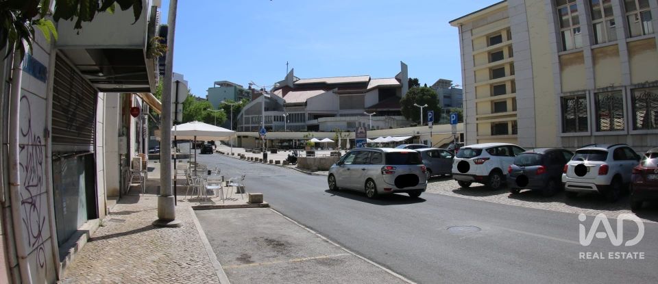 Boutique/Local commercial à Almada, Cova da Piedade, Pragal e Cacilhas de 165 m²