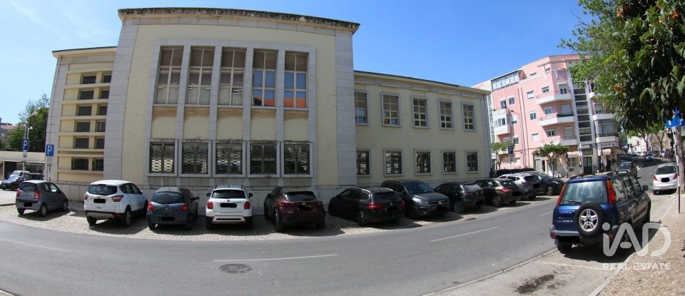 Shop / premises commercial in Almada, Cova da Piedade, Pragal e Cacilhas of 165 m²