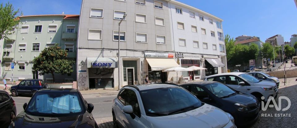 Shop / premises commercial in Almada, Cova da Piedade, Pragal e Cacilhas of 165 m²