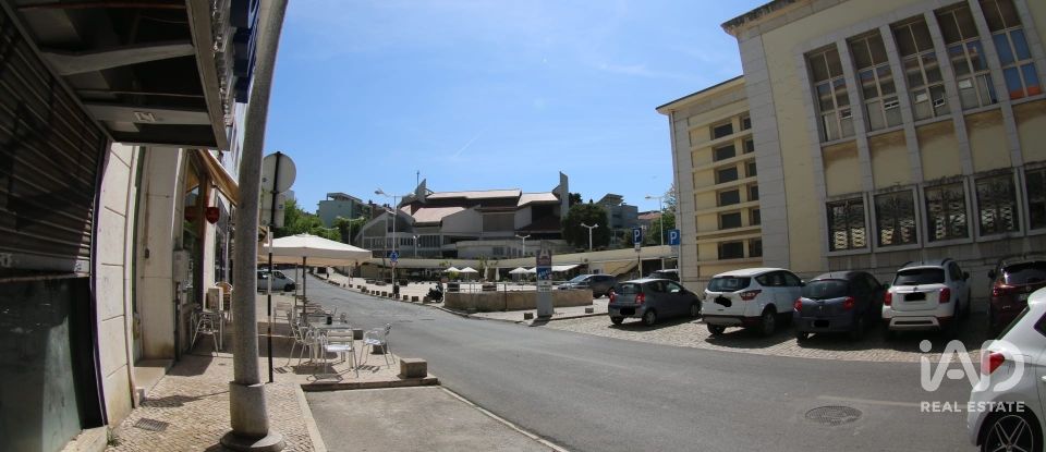 Shop / premises commercial in Almada, Cova da Piedade, Pragal e Cacilhas of 165 m²