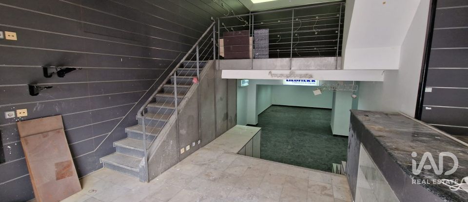 Shop / premises commercial in Almada, Cova da Piedade, Pragal e Cacilhas of 165 m²