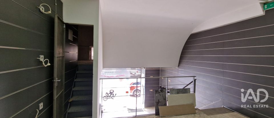 Shop / premises commercial in Almada, Cova da Piedade, Pragal e Cacilhas of 165 m²