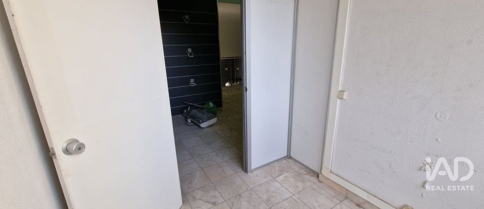 Shop / premises commercial in Almada, Cova da Piedade, Pragal e Cacilhas of 165 m²