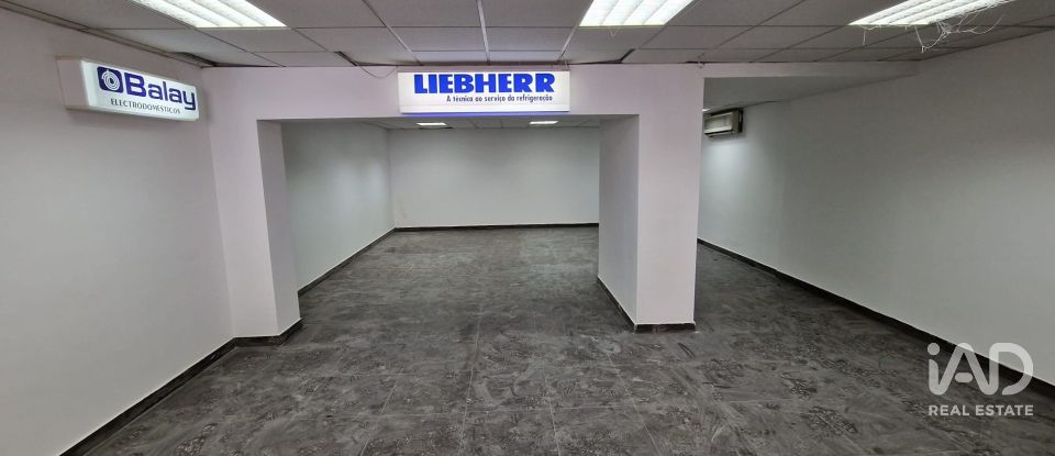 Shop / premises commercial in Almada, Cova da Piedade, Pragal e Cacilhas of 165 m²