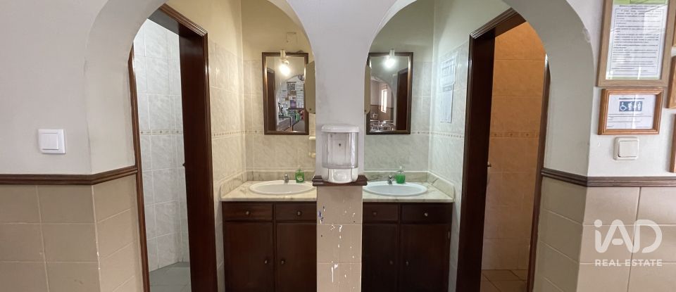 Boutique/Local commercial à Madalena e Beselga de 593 m²