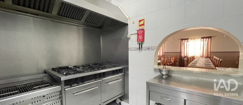 Boutique/Local commercial à Madalena e Beselga de 593 m²