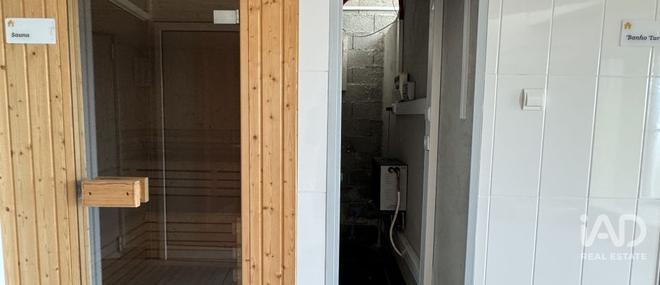 Boutique/Local commercial à Água de Pena de 532 m²