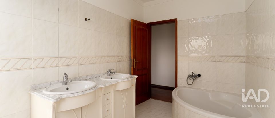 Moradia T5 em Tomar (São João Baptista) e Santa Maria dos Olivais de 322 m²