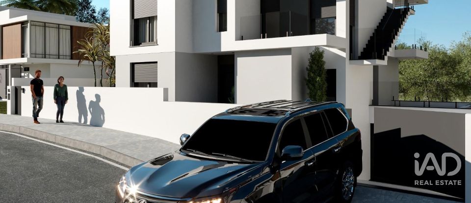 Moradia T4 em Atouguia da Baleia de 202 m²