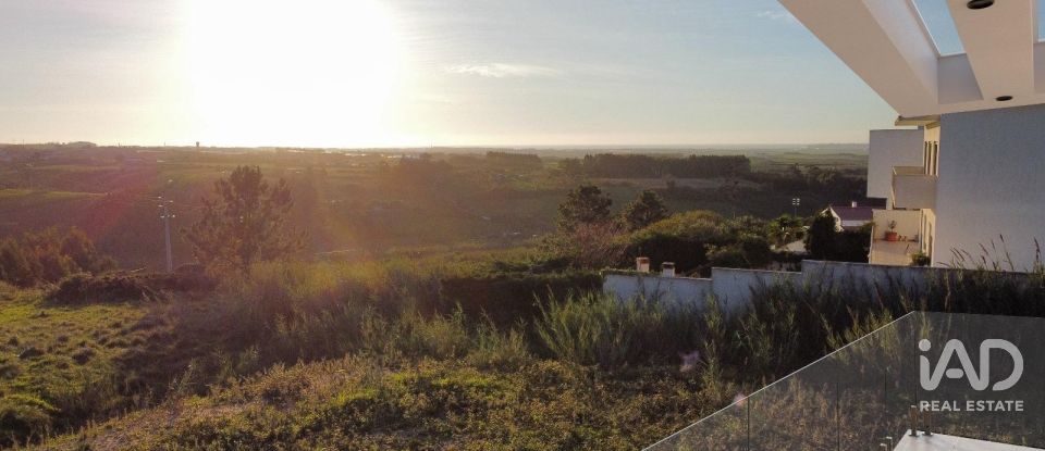 Moradia T4 em Atouguia da Baleia de 202 m²