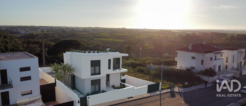 Moradia T4 em Atouguia da Baleia de 202 m²