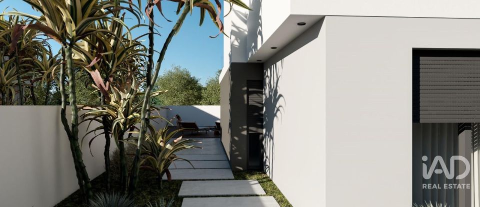 Moradia T4 em Atouguia da Baleia de 202 m²