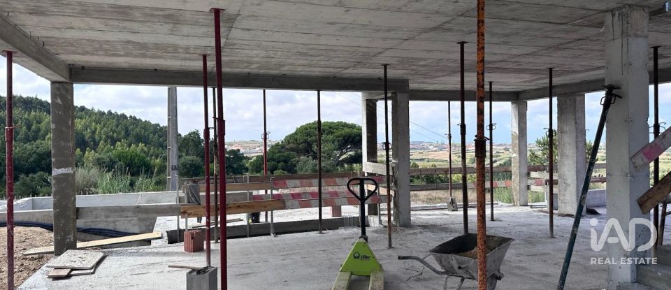 Moradia T4 em Atouguia da Baleia de 202 m²