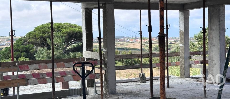 Moradia T4 em Atouguia da Baleia de 202 m²